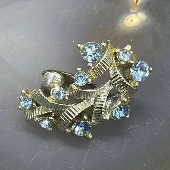 Vintage Signed Coro Blue Rhinestone Wreath Brooch Earring Set Silver Tone 1950s - Picture 4 of 16